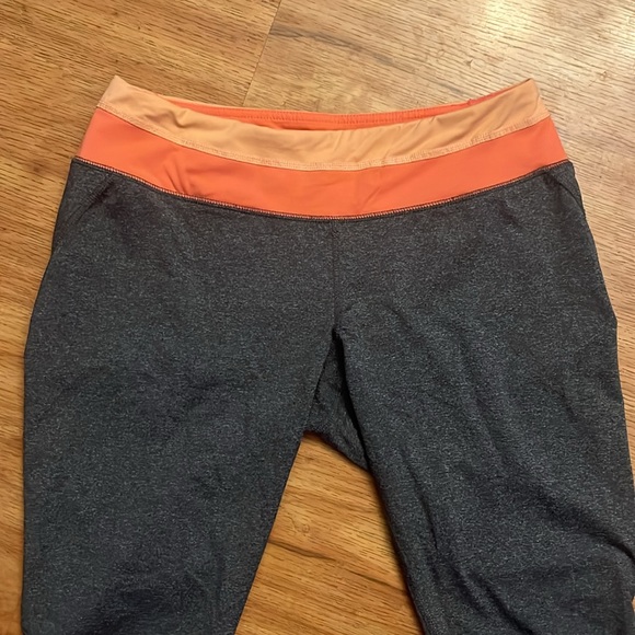 Lands’ End athletic leggings - Picture 2 of 5